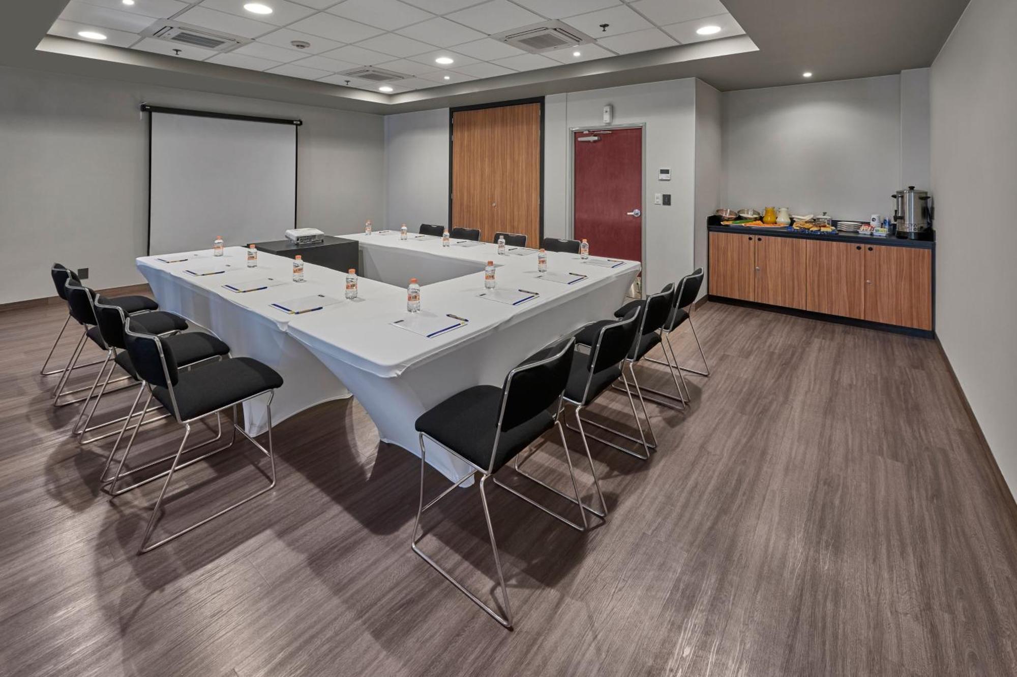 Hotel Express By Marriott Ensenada
